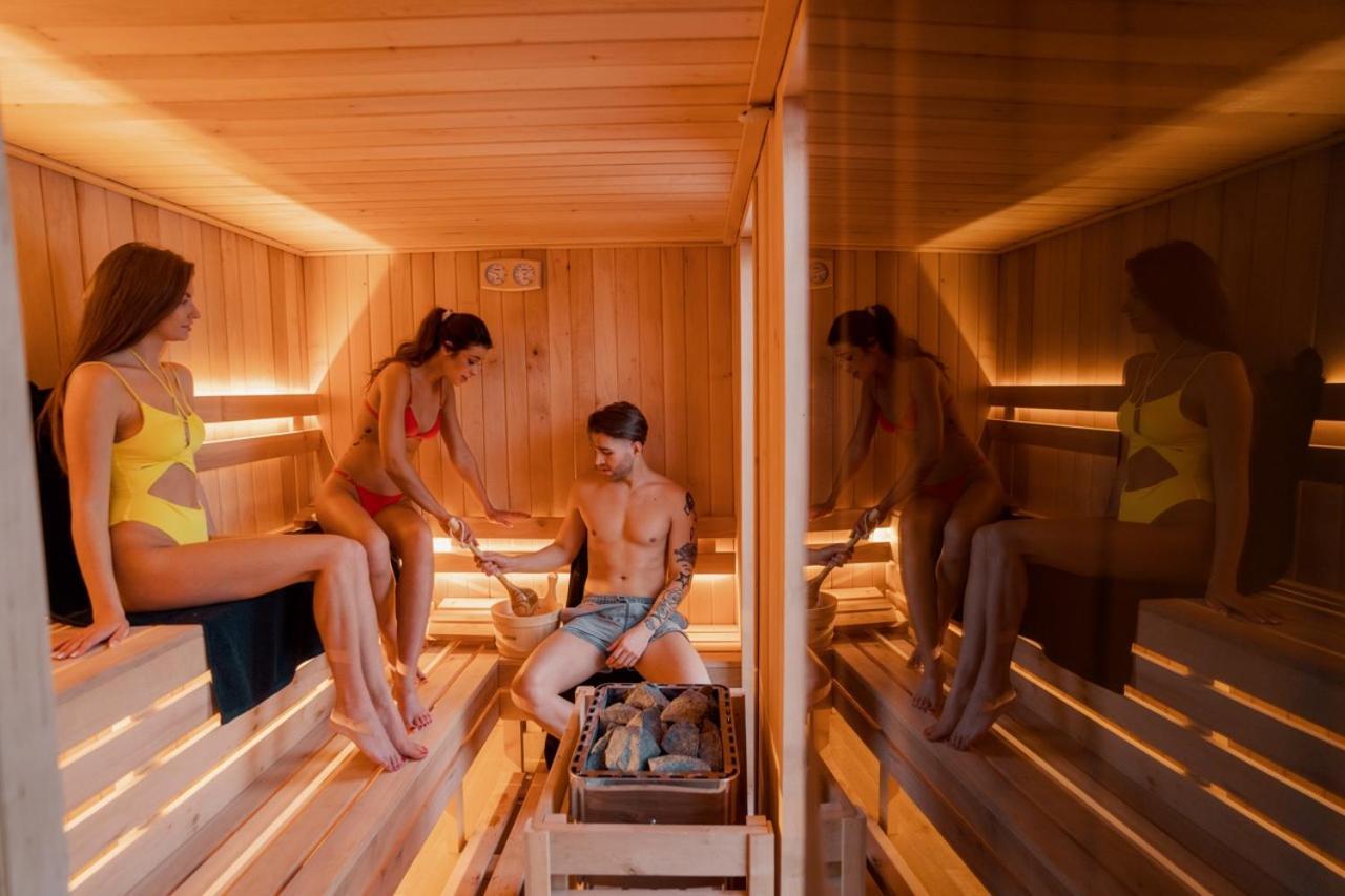 Dolina Barw - Caloroczne Domki Na Wynajem รับกา ภายนอก รูปภาพ